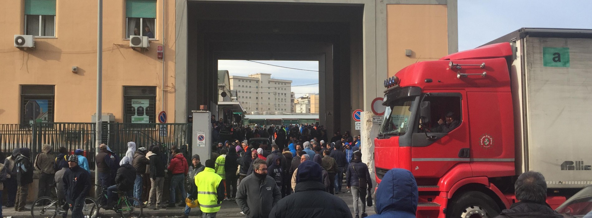 LA PROTESTA AL MERCATO DI PALERMO, ANELLO (FEDAGRO): “LA SOLUZIONE RIMANE L’ORARIO DIURNO”