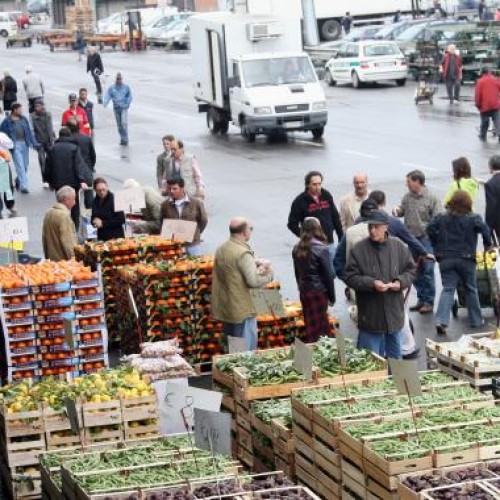 MILANO: ORTOMERCATO SCONTRO IN COMUNE