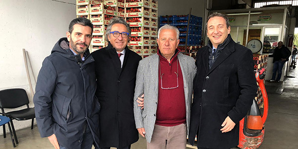 Nella foto Vincenzo Celeste (Associazione Grossisti Vittoria), Valentino Di Pisa, Giorgio Puccia (Presidente Grossisti Vittoria), Francesco Cera